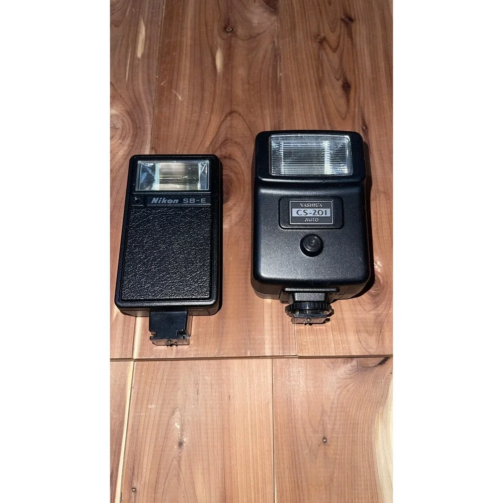 Nikon Speedlight SB-E Shoe Mount Flash & Yashica CS-201 FLash BUNDLE